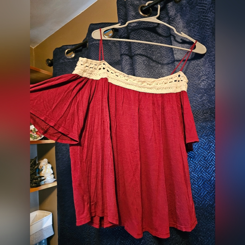Free Kisses Red and Cream Women's Top